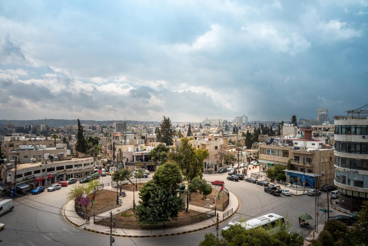 Liv Weibdeh Hotel Suites Amman Ngoại thất bức ảnh